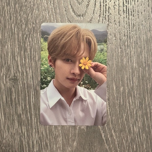 Stray Kids Lee Know No Easy (limited edition) photo card - Picture 2 of 3